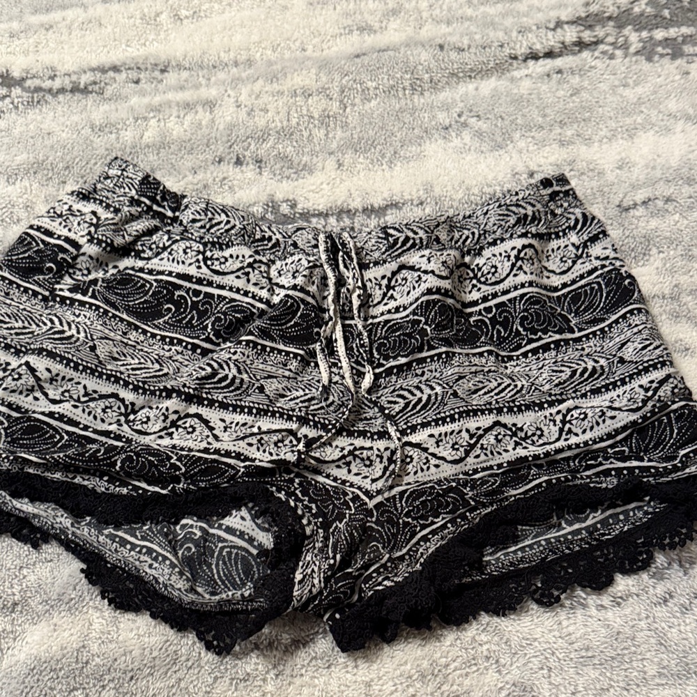 No Boundaries Black and White Patterned Women Shorts